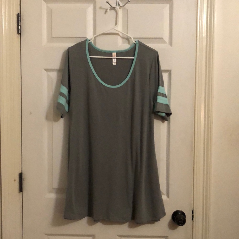 LulaRoe athletic style tunic